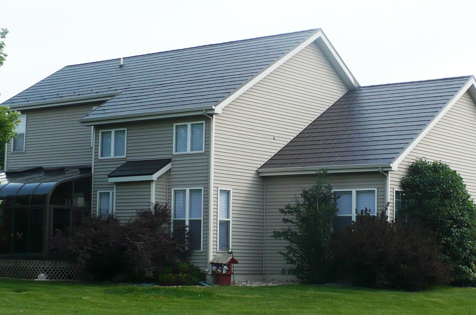 Shingle or Metal? Let Paramount Roofing Help Find The Right Roof For You
